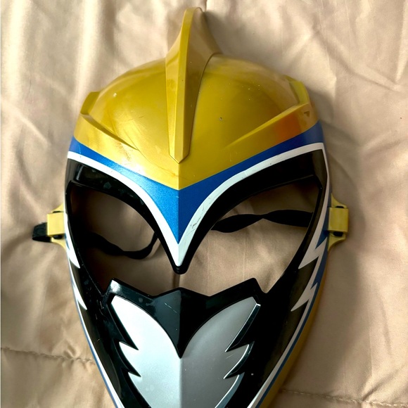 Power Rangers Dino Charge Gold Ranger Mask Halloween 2014 Rare HTF Bandai - Picture 1 of 6